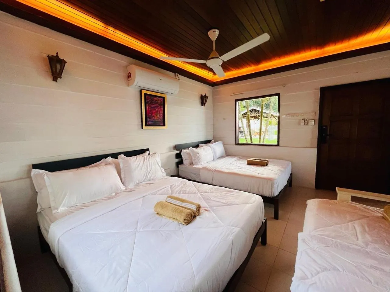 Seaview Mini Chalet By Stayco - Direct Beach Access Tanjung Bungah  Malaysia