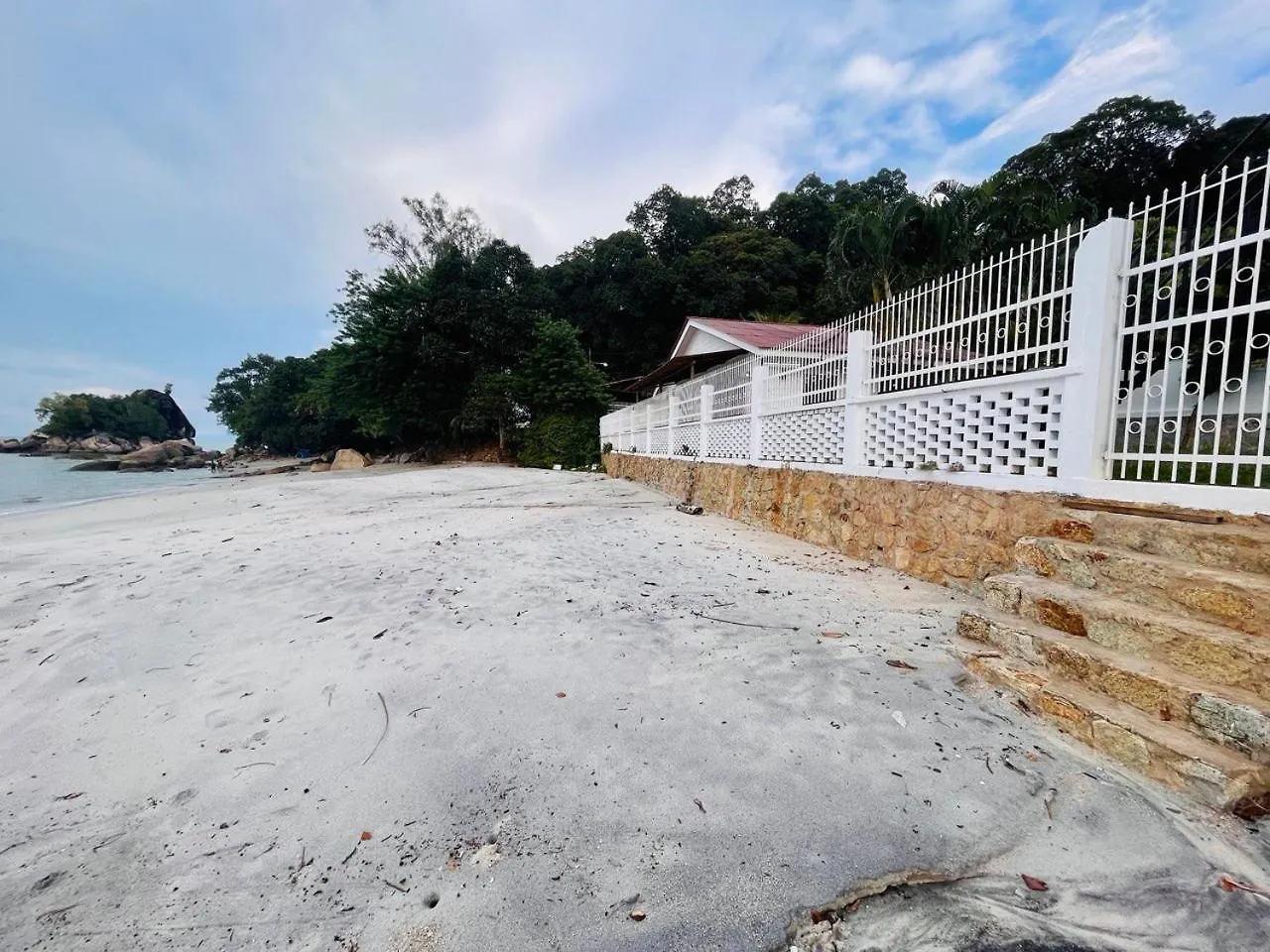 Seaview Mini Chalet By Stayco - Direct Beach Access Tanjung Bungah   Tanjung Bungah (Penang)