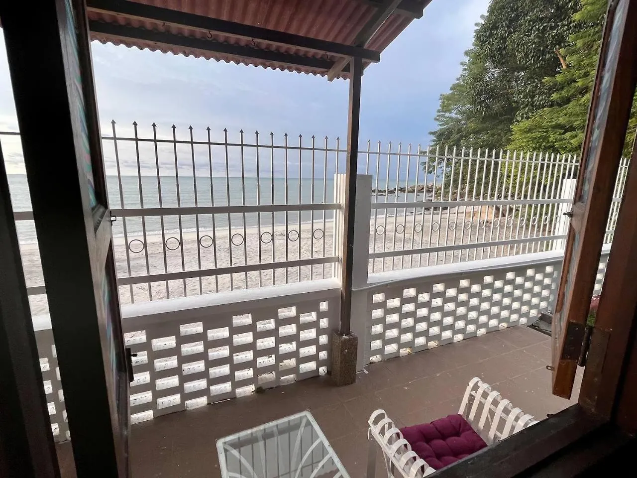 Seaview Mini Chalet By Stayco - Direct Beach Access Tanjung Bungah  Malaysia