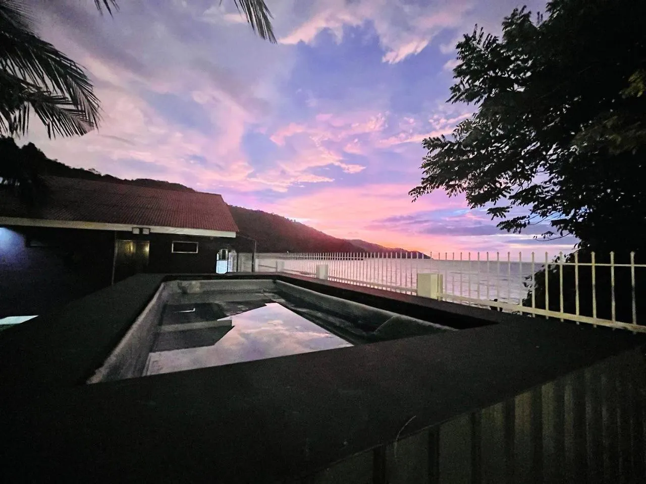 Seaview Mini Chalet By Stayco - Direct Beach Access Tanjung Bungah