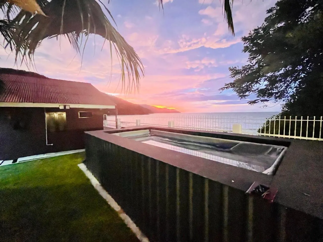 Seaview Mini Chalet By Stayco - Direct Beach Access Tanjung Bungah  0*, Tanjung Bungah (Penang) Malaysia