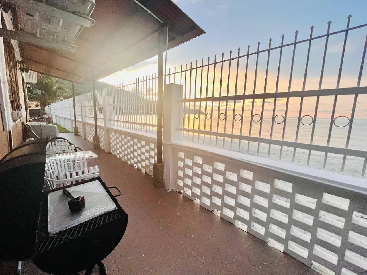 Seaview Mini Chalet By Stayco - Direct Beach Access Tanjung Bungah