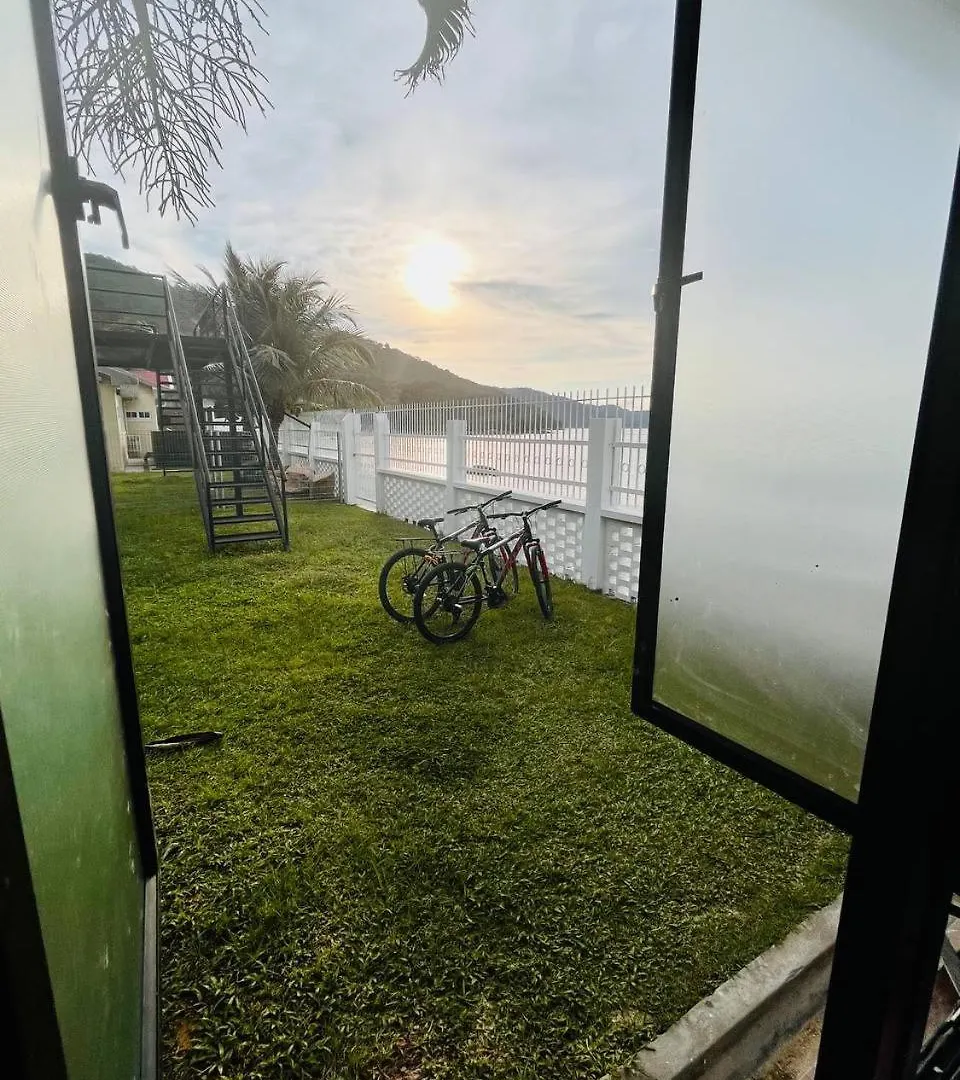 Seaview Mini Chalet By Stayco - Direct Beach Access Tanjung Bungah