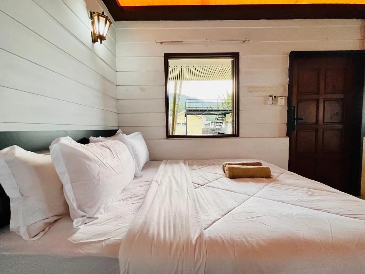 Seaview Mini Chalet By Stayco - Direct Beach Access Tandzsung Bungah
